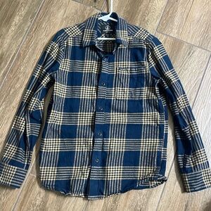 Like New! Volcom Plaid Long Sleeved Buttoned Down Top in size Small 8